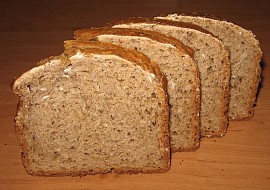 Jogurtový kváskový chléb se semínky