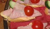 Kanapky s pomazánkovým máslem