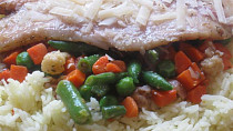 Pangas na jarní zelenince s rýží a parmazánem