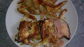 Zapečená kuřecí prsíčka se slaninou