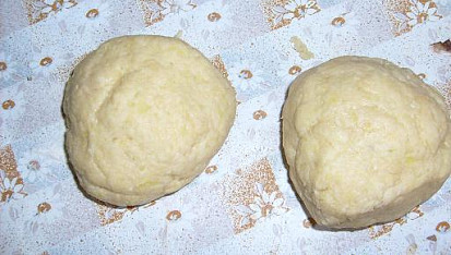 Bramborový štrúdl, připravené   těsto