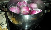 Plněné cibule (naříznutou cibuli uvaříme a sloupneme)