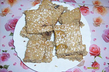 upečená buchta-nakrájená