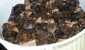 Vepřové biftečky (nudličky) zapečené s houbami a cibulí