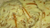 Kotlet s kari, smetanou a uzeným sýrem