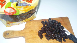 Krůtí roláda se sušenými švestkami