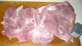 Krůtí roláda se sušenými švestkami