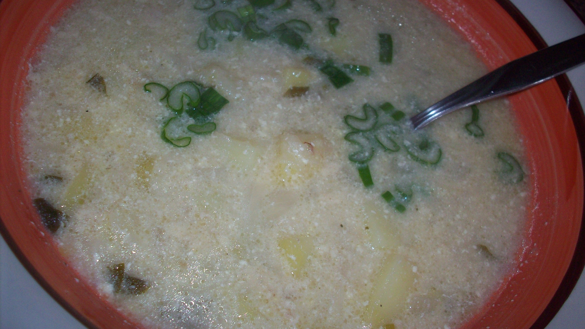 Celerová polévka se zakysanou smetanou