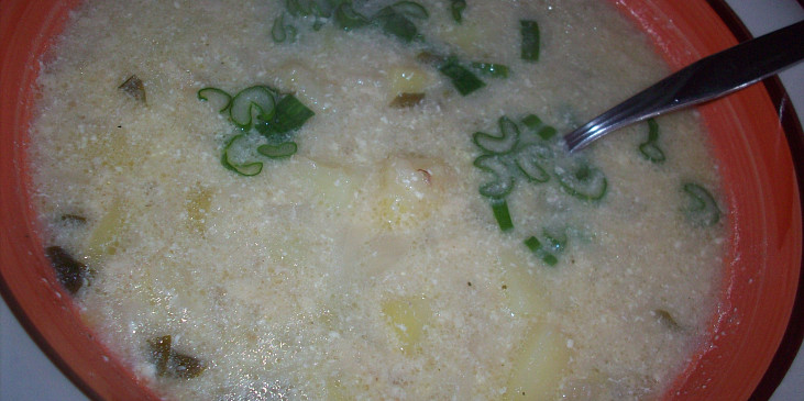 Celerová polévka se zakysanou smetanou
