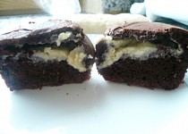 Čokoládové muffiny s frischkäse náplní