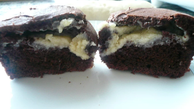 Čokoládové muffiny s frischkäse náplní