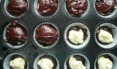 Čokoládové muffiny s frischkäse náplní