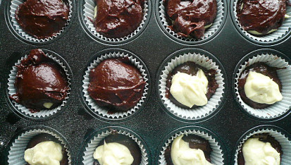 Čokoládové muffiny s frischkäse náplní