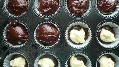 Čokoládové muffiny s frischkäse náplní