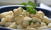 Gnocchi s máslovo parmazánovou omáčkou a kuřecím masem