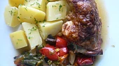 Kuřecí čtvrtky s omáčkou Sambal Manis a zeleninkou