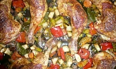 Kuřecí čtvrtky s omáčkou Sambal Manis a zeleninkou, upečeno