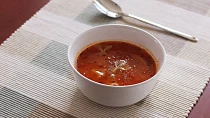Rajčatová polévka s těstovinami