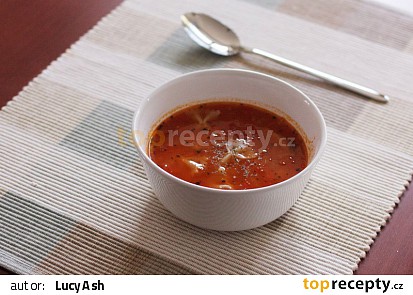 Rajčatová polévka s těstovinami
