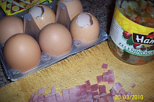 ingredience a vystříhaná vajíčka
