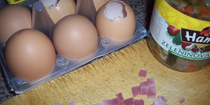 Želatinová vajíčka (ingredience a vystříhaná vajíčka)