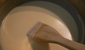 Bešamelové dolky (pridáme teplé mlieko a uvaríme hustý bešamel)