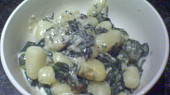 Gnocchi se špenátem a plísňovým sýrem
