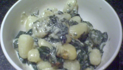 Gnocchi se špenátem a plísňovým sýrem