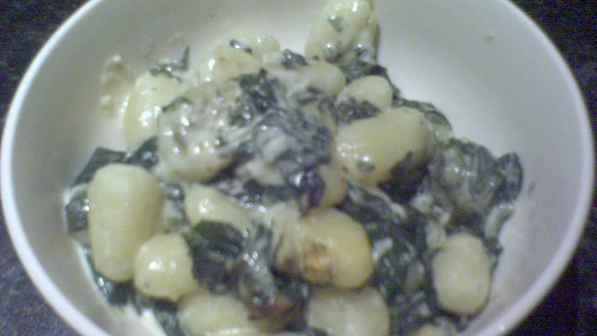 Gnocchi se špenátem a plísňovým sýrem