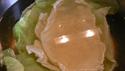 Mahshi cromb - plněné zelné listy směsí rýže (egyptský recept), kapustné listy varíme vo vode s 1ČL mletého indického kmínu