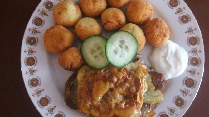 Šťavnatá krkovička s kroketkami