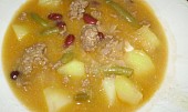 Dvoufazolová polévka s mletým masem (detail...)