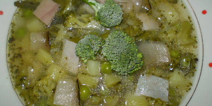 Hráškovo-brokolicová polévka se zakysanou smetanou