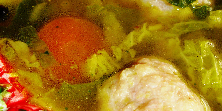 Kapustová polévka s knedlíčky z mletého vepřového masa (Kapustová polévka s knedlíčky z mletého vepřového…)