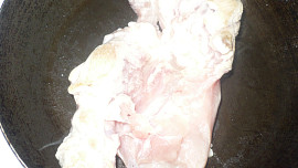 Kuřecí maso s celozrnými placičkami