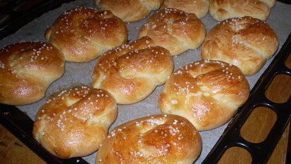 Babiččiny "startovací" žemličky (jinak housky), Babiččiny žemličky-housky