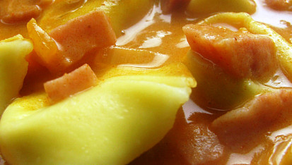 Tortelliny s červenou omáčkou