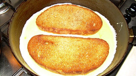 Chleba s vajíčkem - snídaně nebo večeře