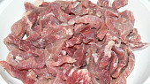 Shawerma (šaverma) po mojom, hovädzie mäso si nakrájame na pásiky