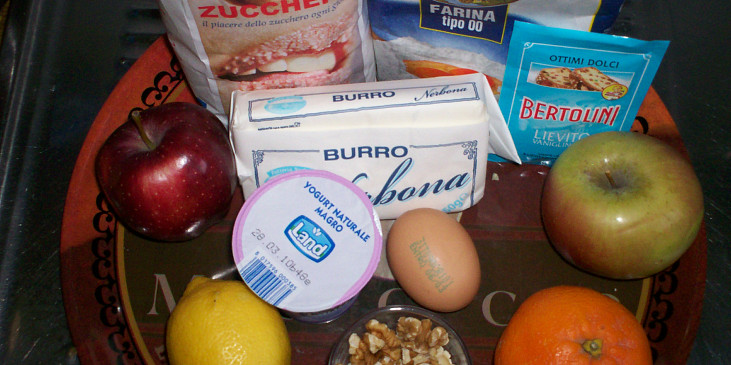 Jablečný koláč z křehkého jogurtového těsta (Potrebne suroviny)