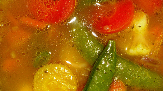 Pikantní polévka s chilli a rýží