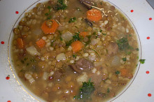 Čočkovo-kroupová polévka s houbami