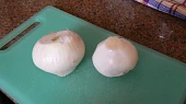 Mahshi v baklažáne (egyptský recept), 2 stredne veľké cibuľky