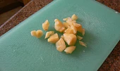 Mahshi v baklažáne (egyptský recept), 6 strúčikov cesnaku