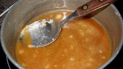 Medová roláda "Karamelka", Tavíme karamel