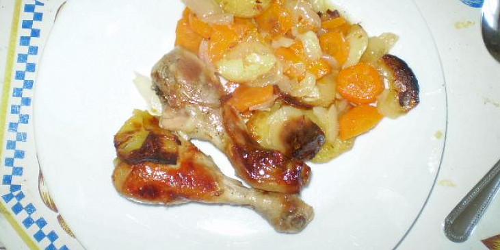 Kuřecí stehna s mrkví a bramborem