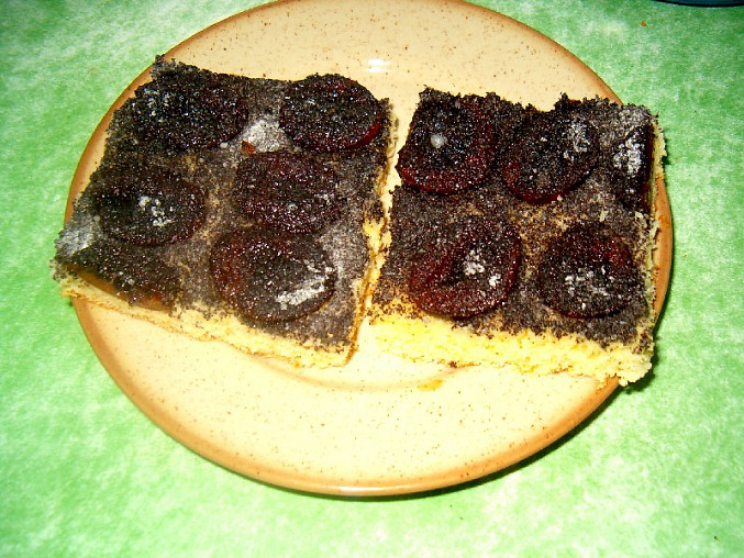 Bramborový koláč se švestkami a mákem
