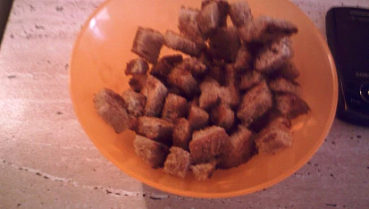 Rychlá hrachová polévka s krutony
