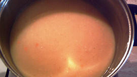 Rychlá hrachová polévka s krutony