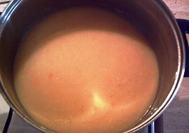 Rychlá hrachová polévka s krutony